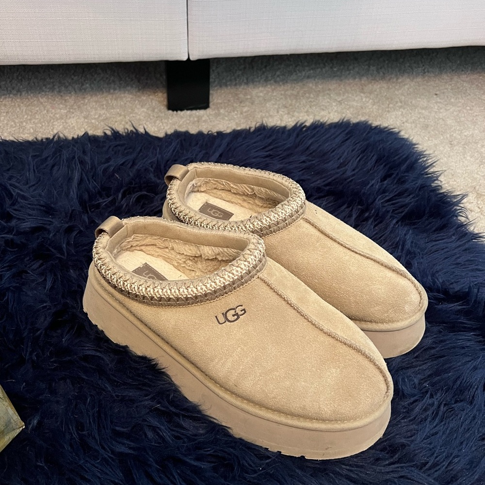 UGGs only worn a few times